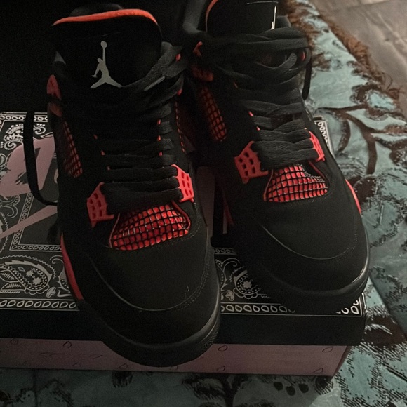 Jordan 4 thunder firm on price